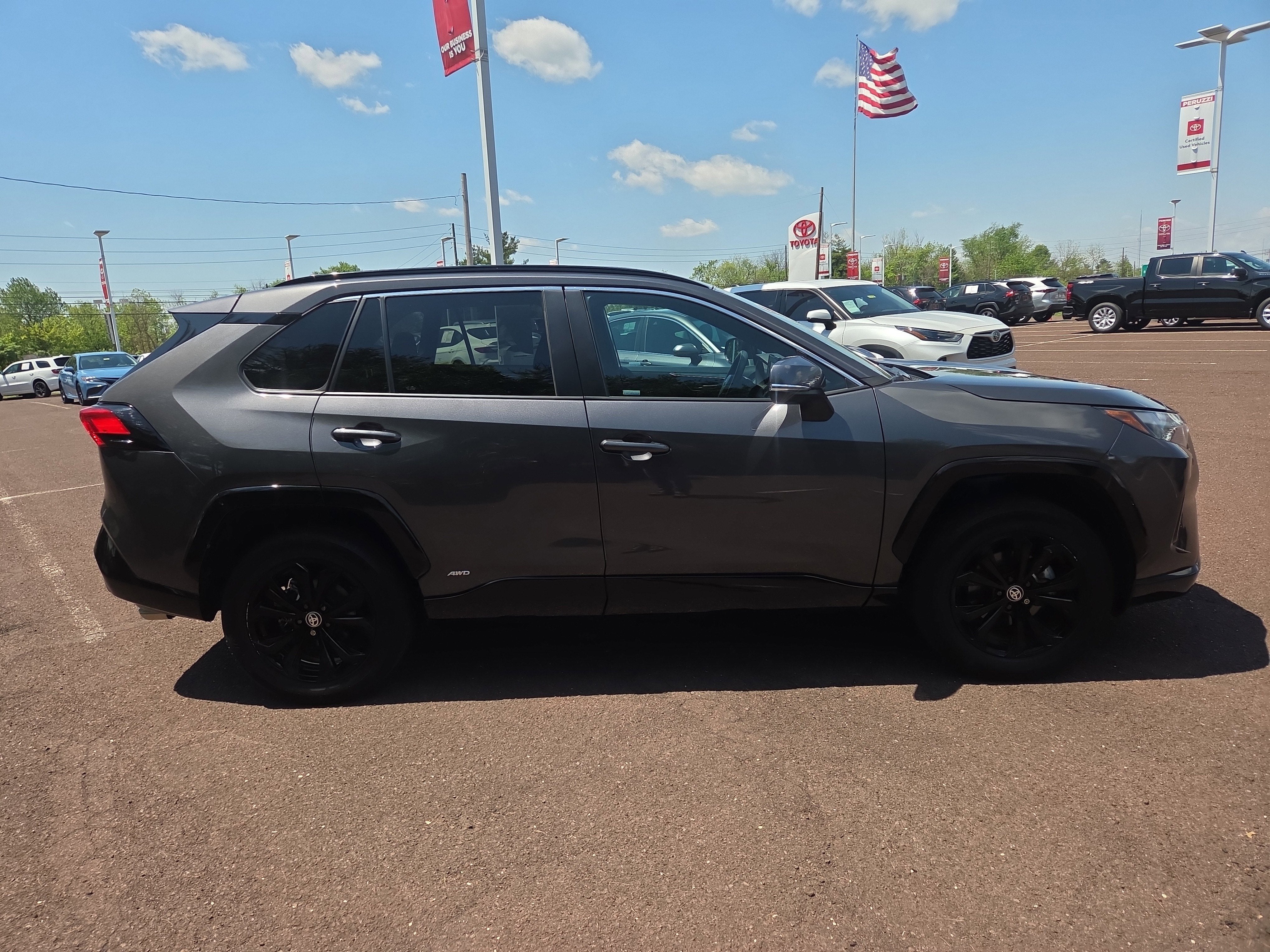 2022 Toyota RAV4 Hybrid SE