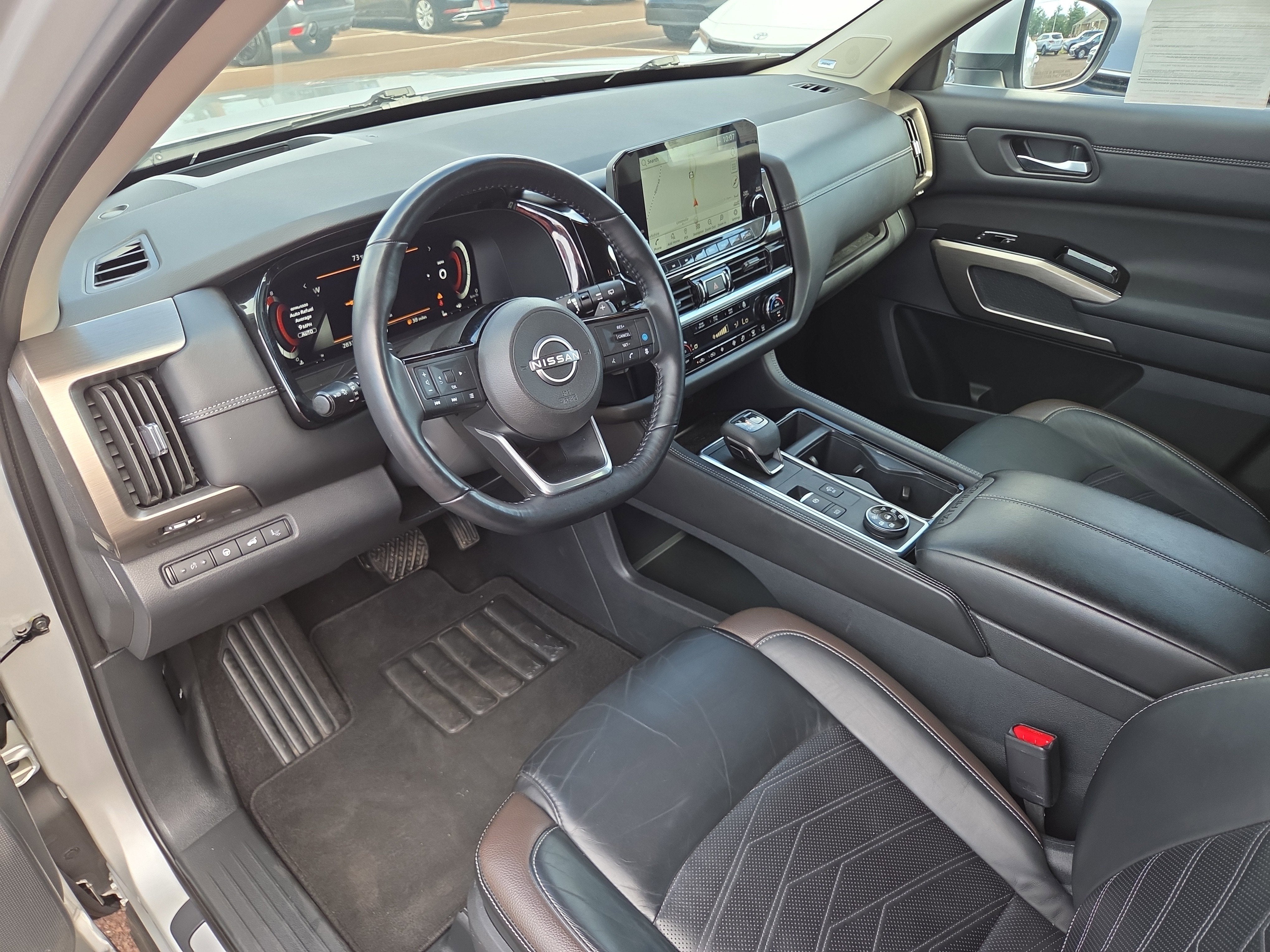 2023 Nissan Pathfinder Platinum