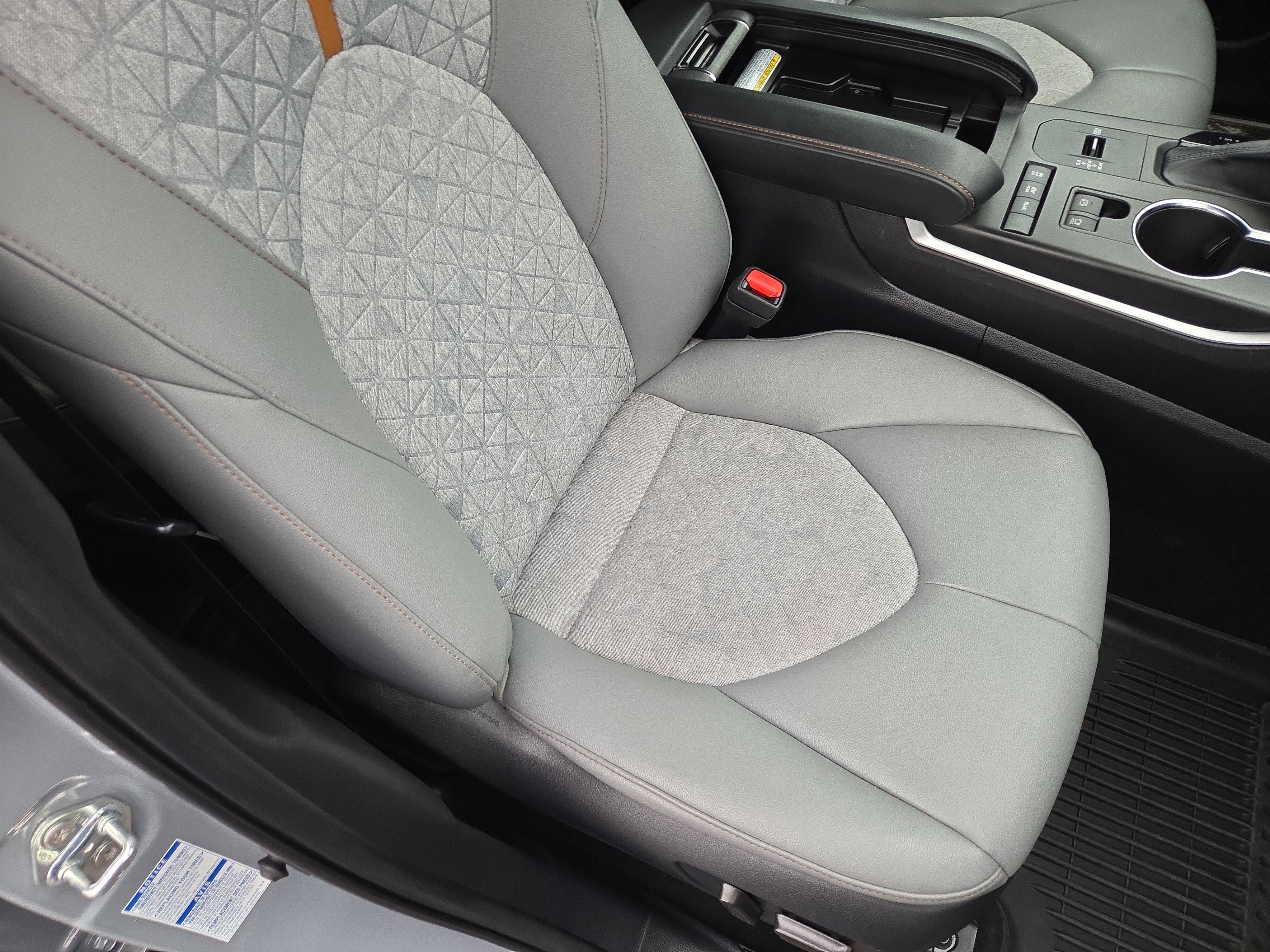 2022 Toyota Highlander Hybrid Bronze Edition