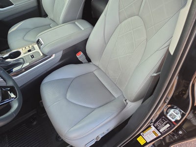 2023 Toyota Highlander Hybrid Platinum
