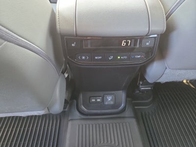 2023 Toyota Highlander Hybrid Platinum