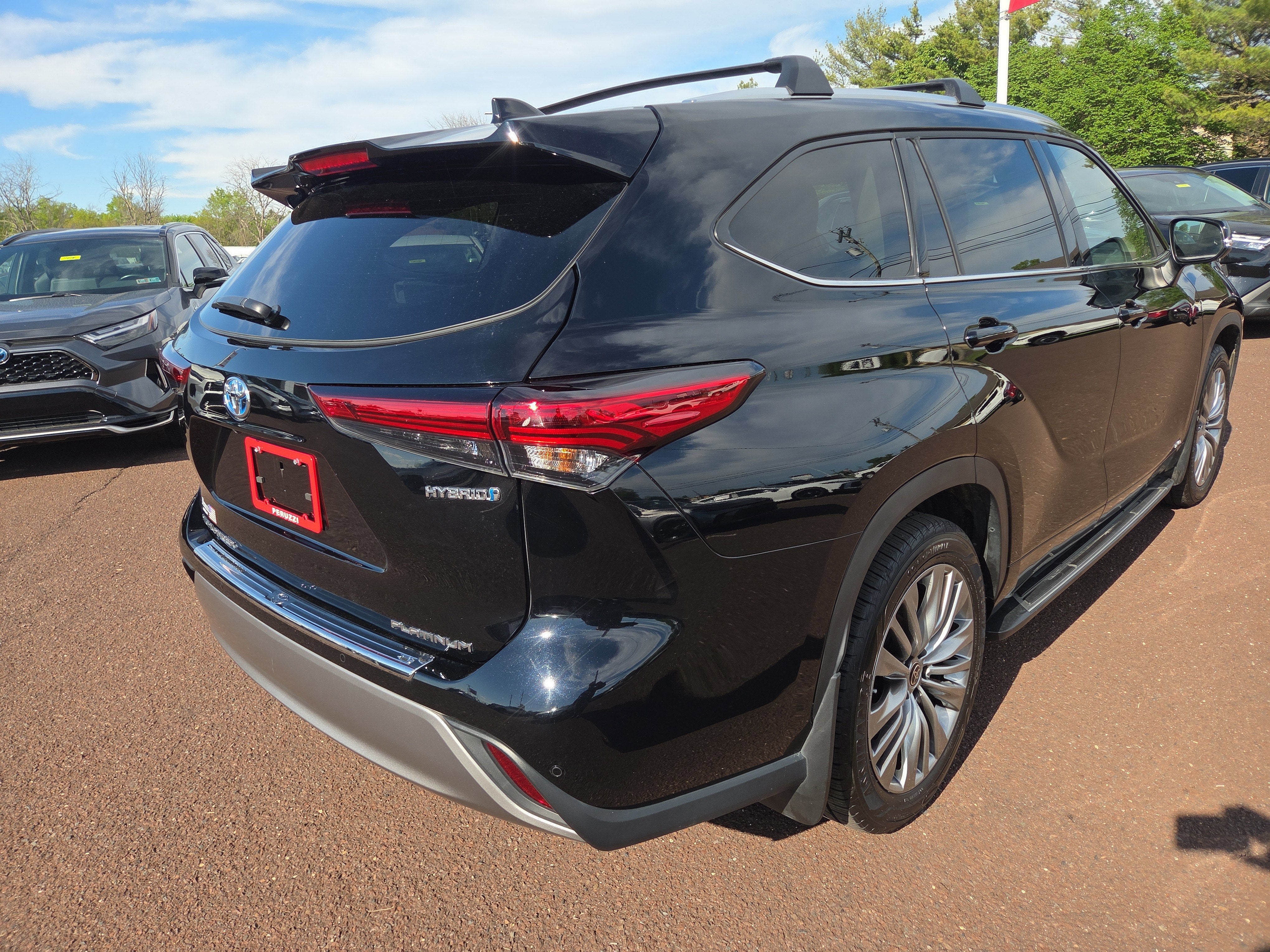 2023 Toyota Highlander Hybrid Platinum