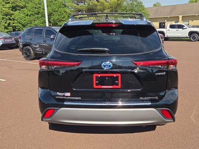 2023 Toyota Highlander Hybrid Platinum