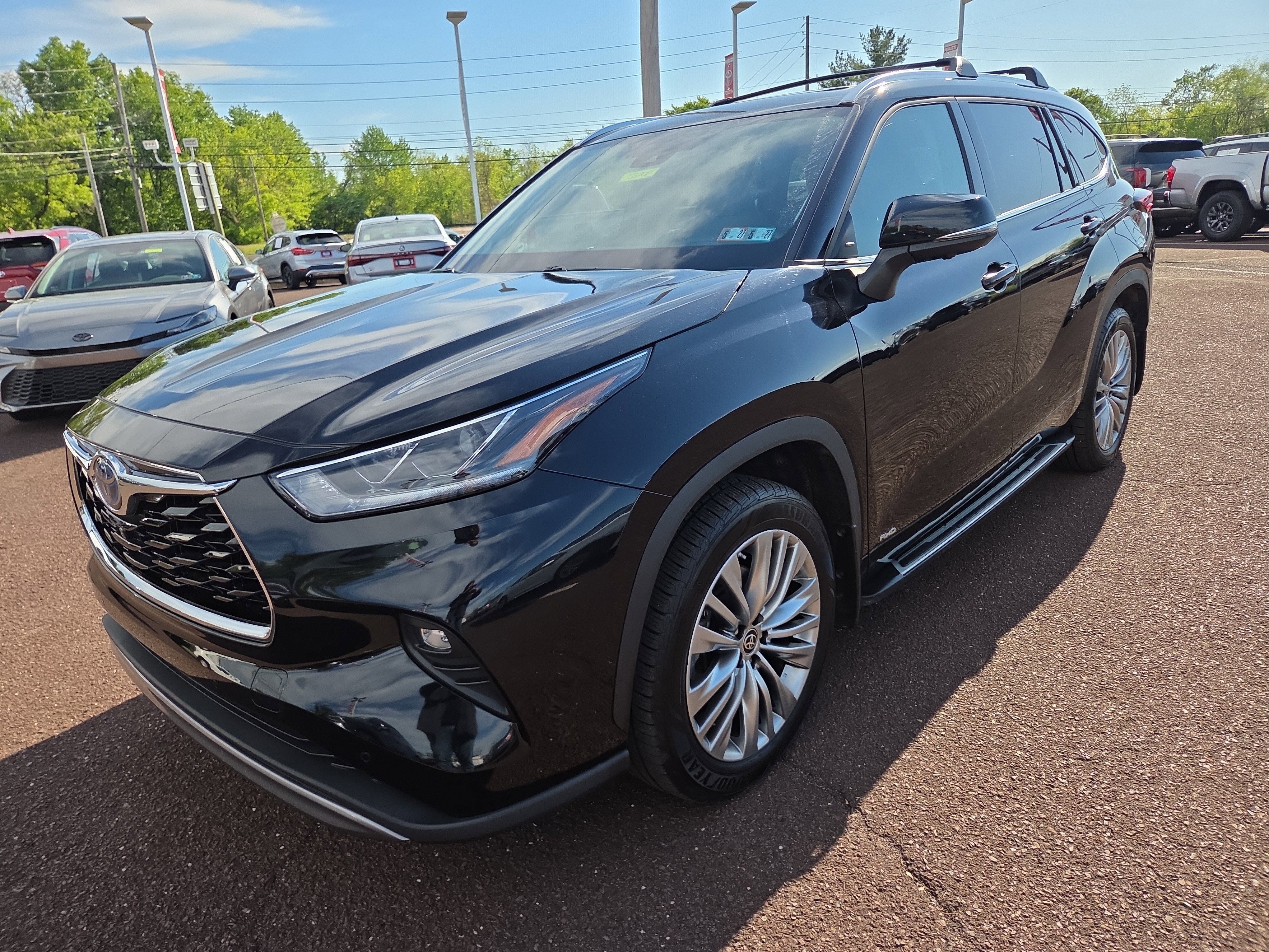 2023 Toyota Highlander Hybrid Platinum