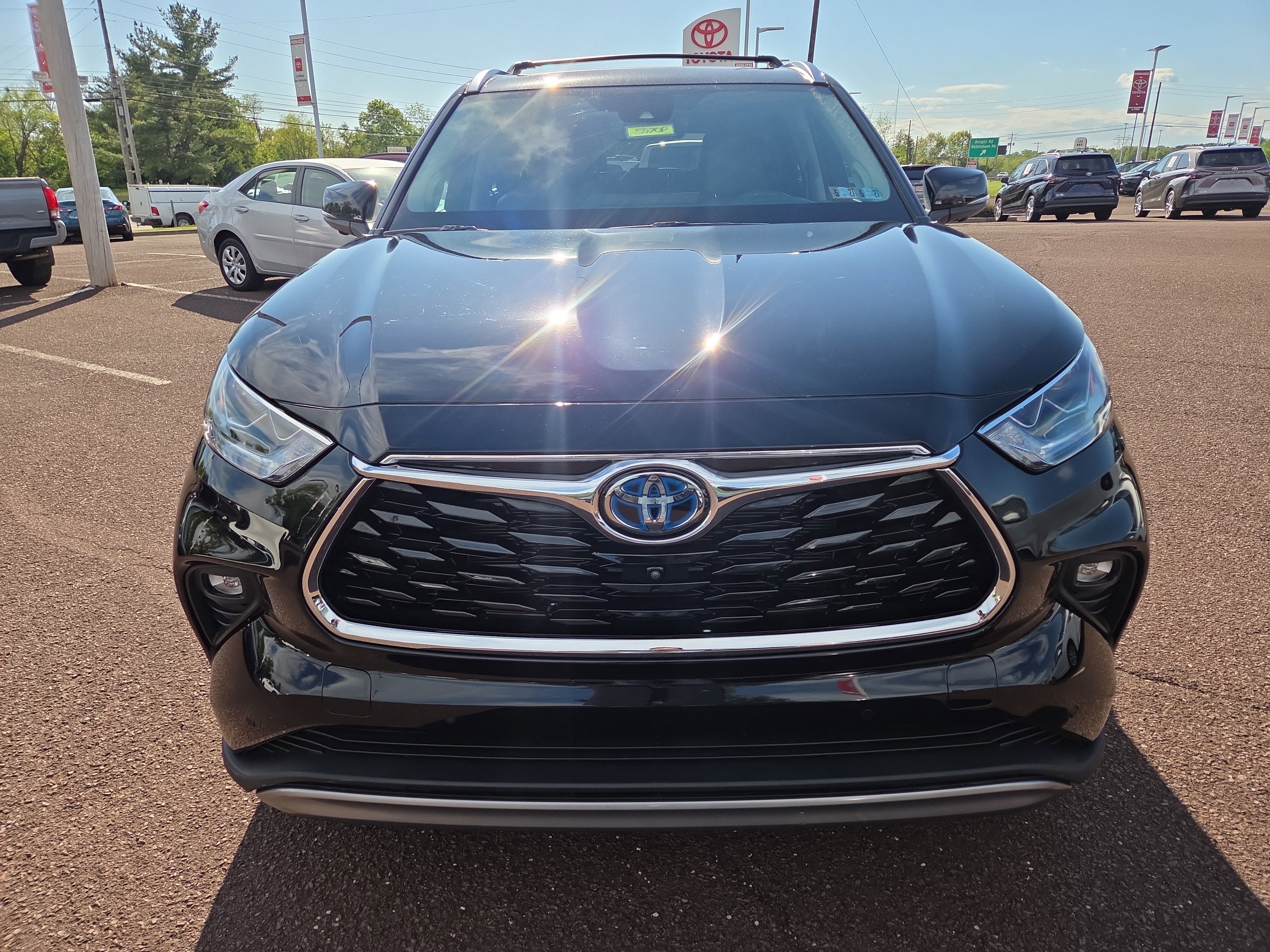 2023 Toyota Highlander Hybrid Platinum