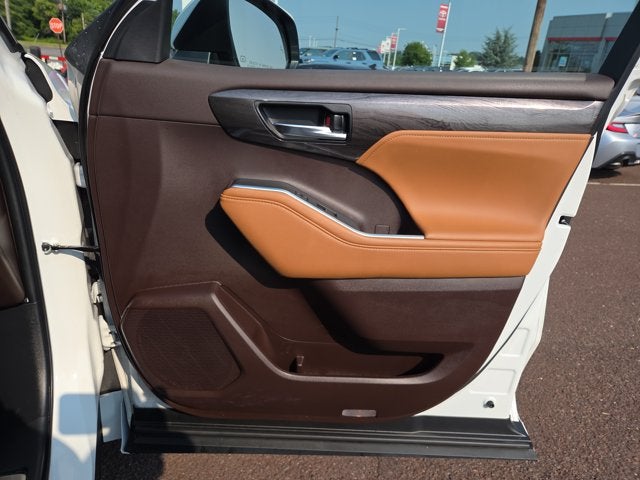 2022 Toyota Highlander Platinum