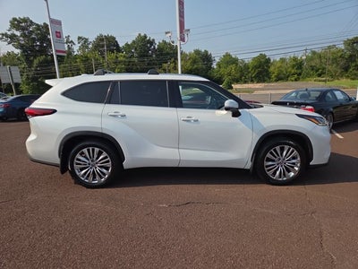 2022 Toyota Highlander Platinum