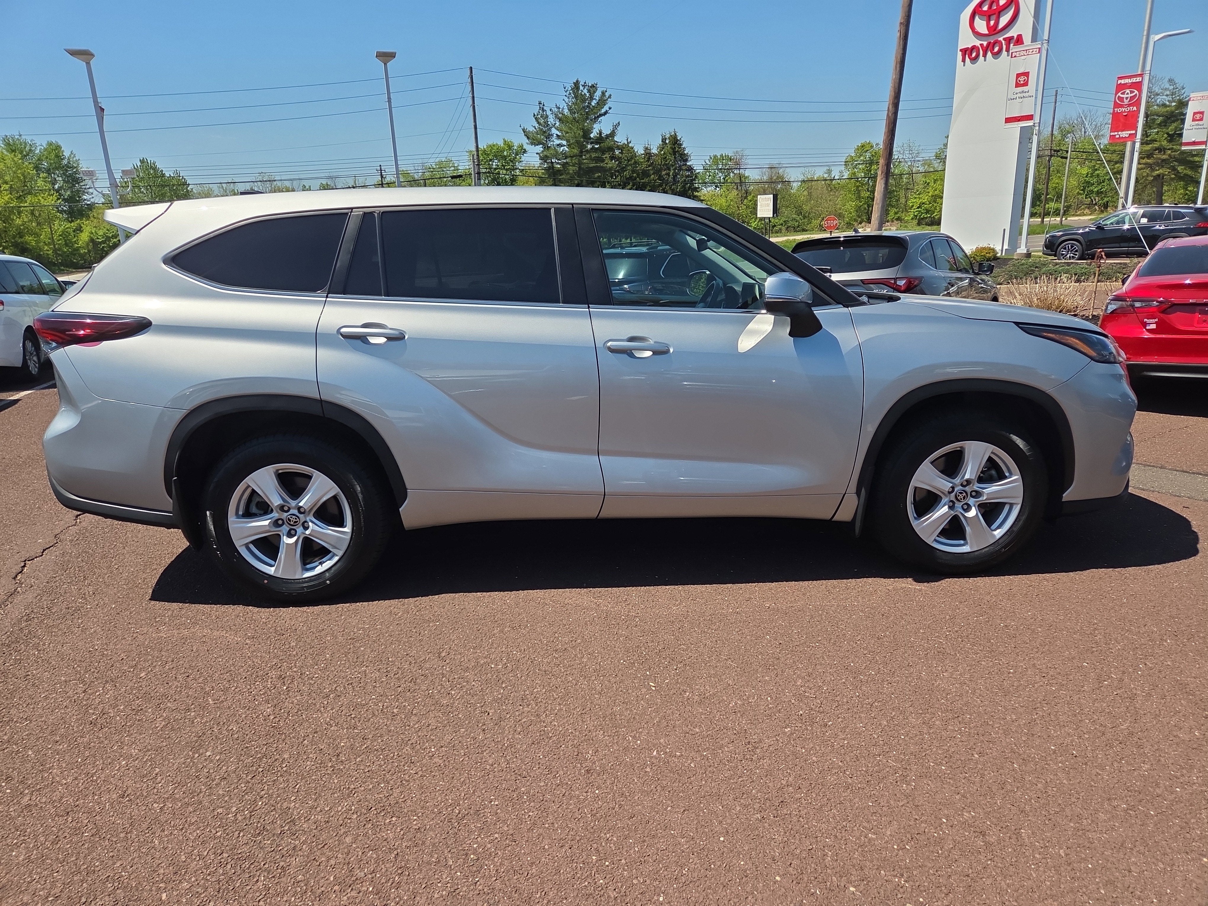 2024 Toyota Highlander LE