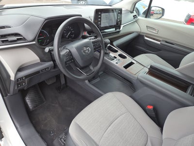 2024 Toyota Sienna LE