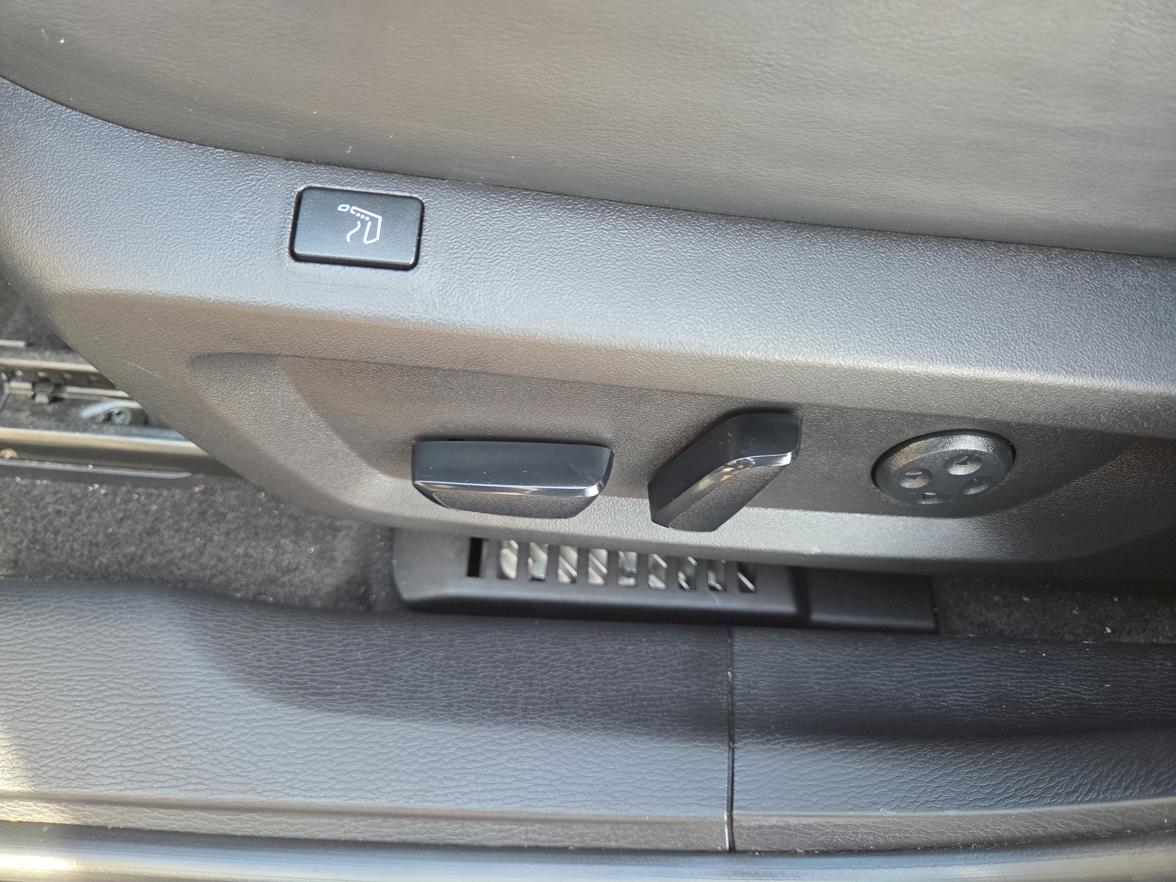 2023 Mitsubishi Outlander PHEV SEL