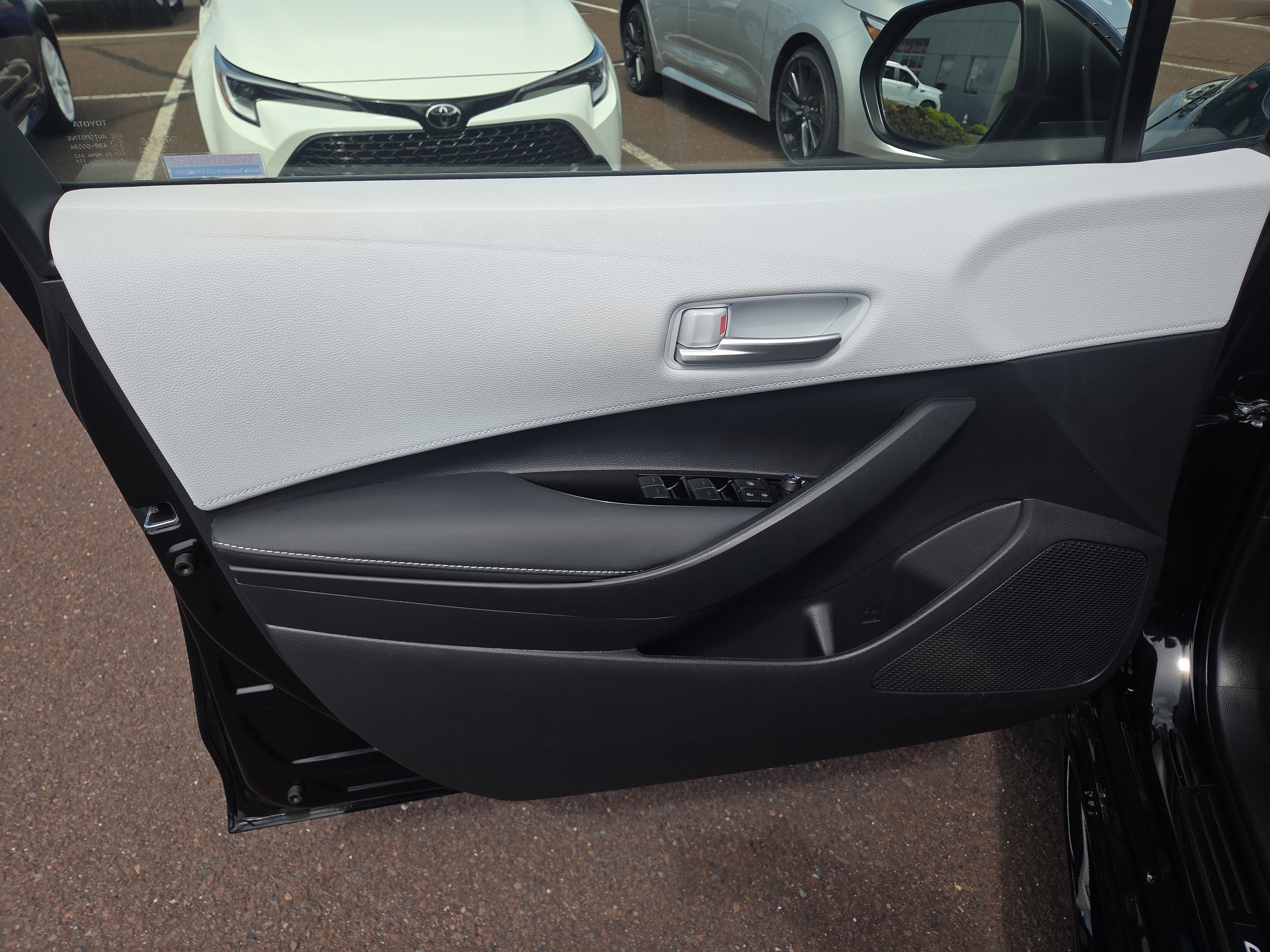 2025 Toyota Corolla Hatchback SE