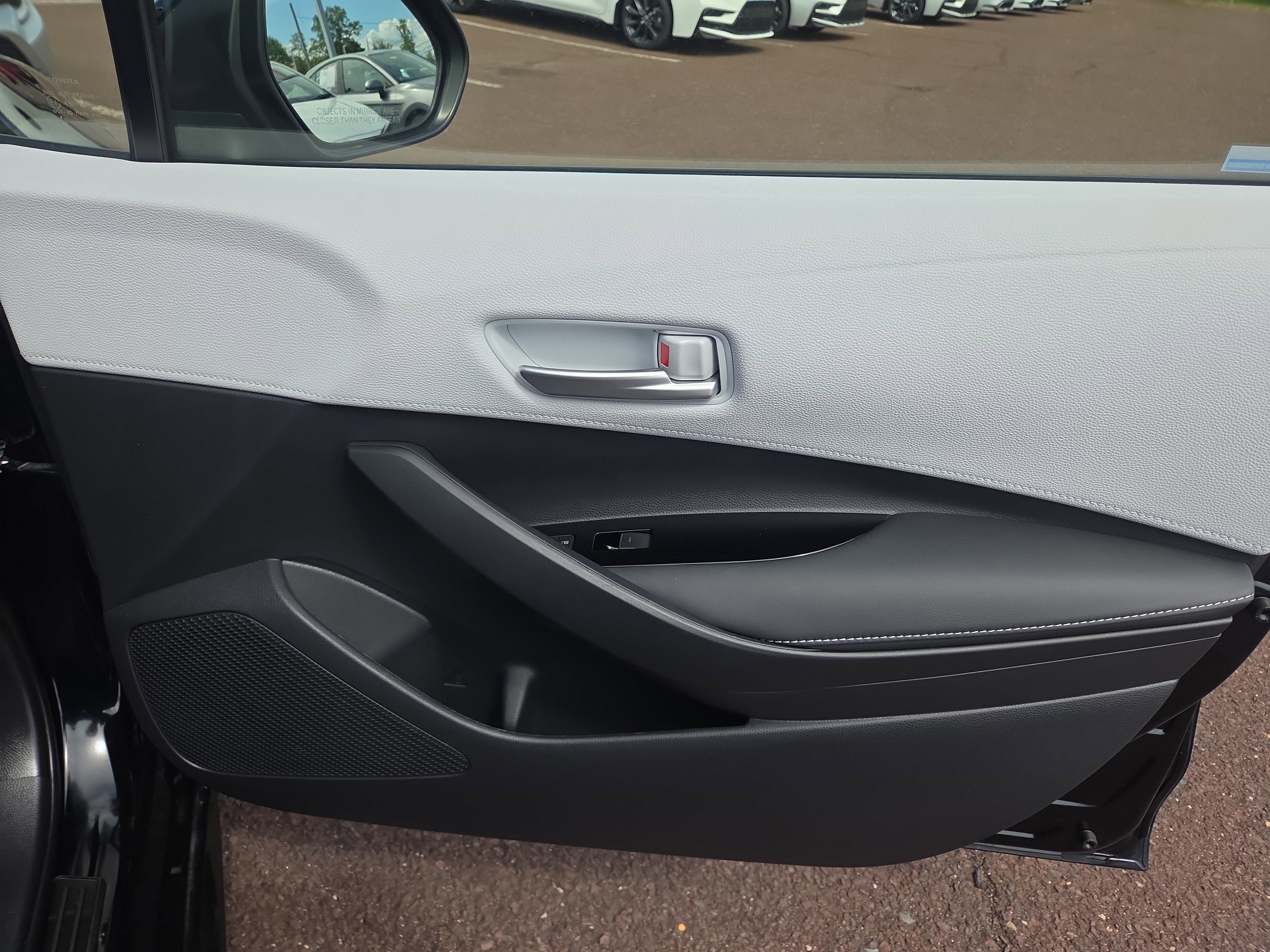 2025 Toyota Corolla Hatchback SE
