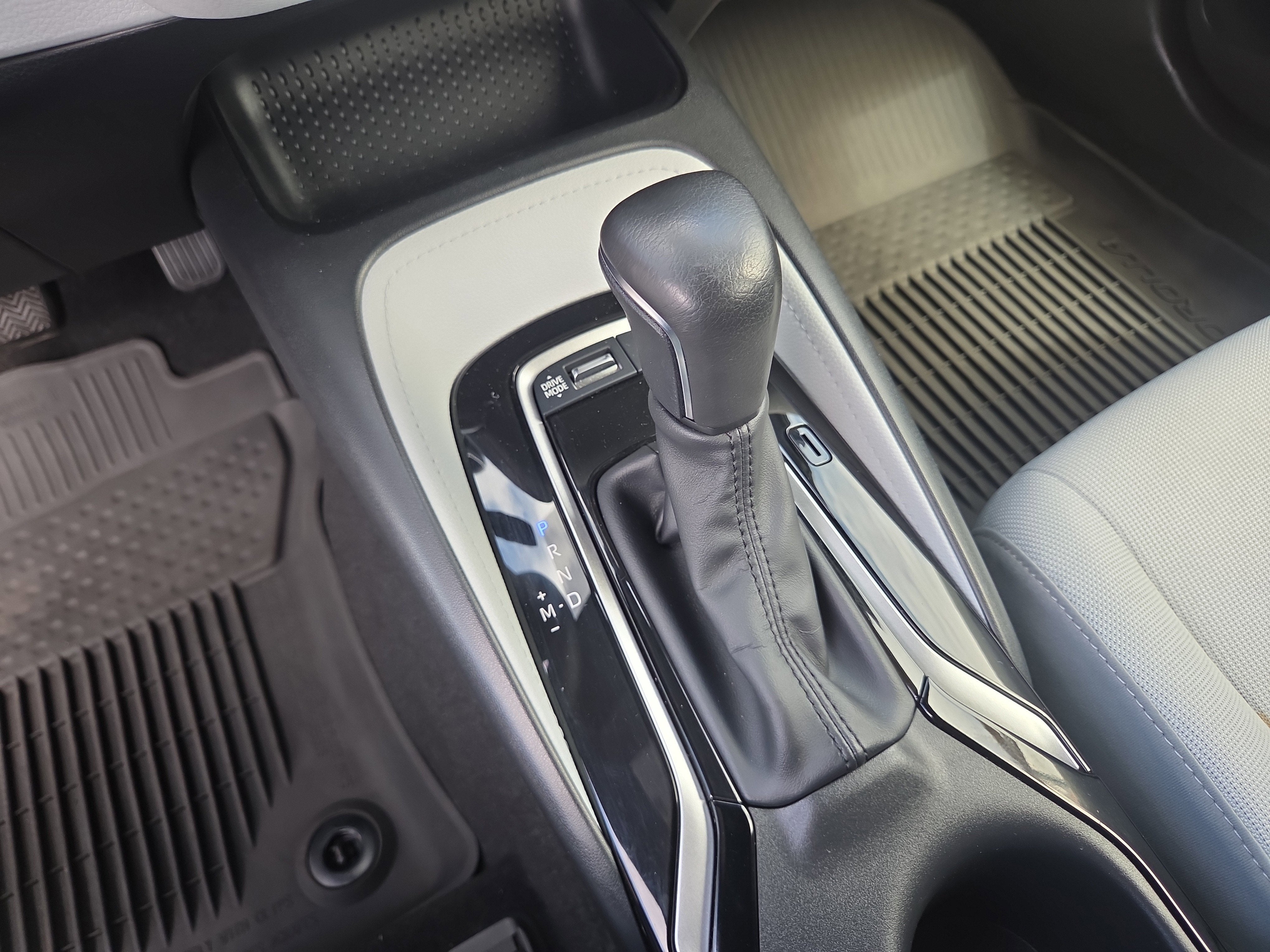 2025 Toyota Corolla Hatchback SE