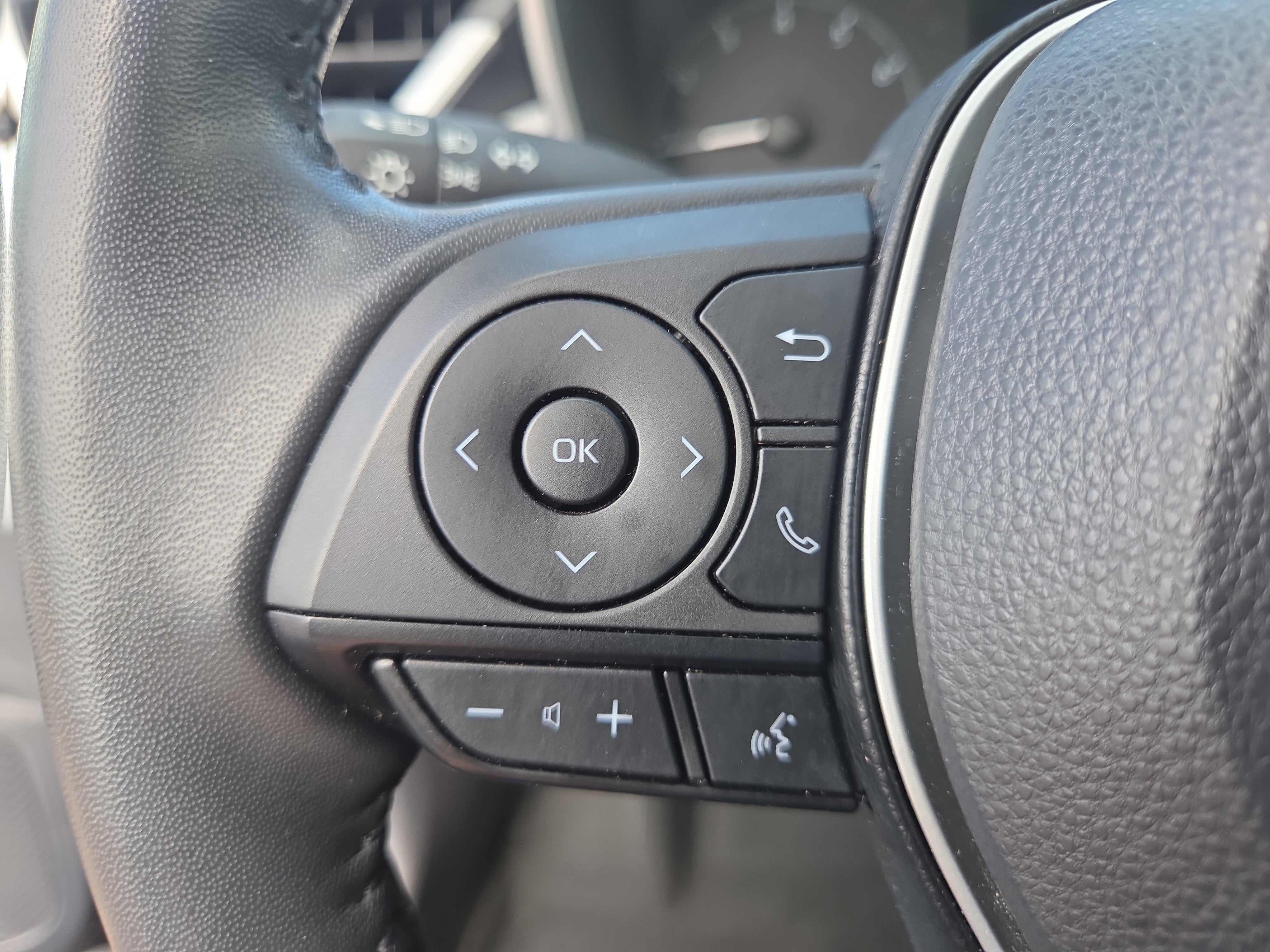 2025 Toyota Corolla Hatchback SE
