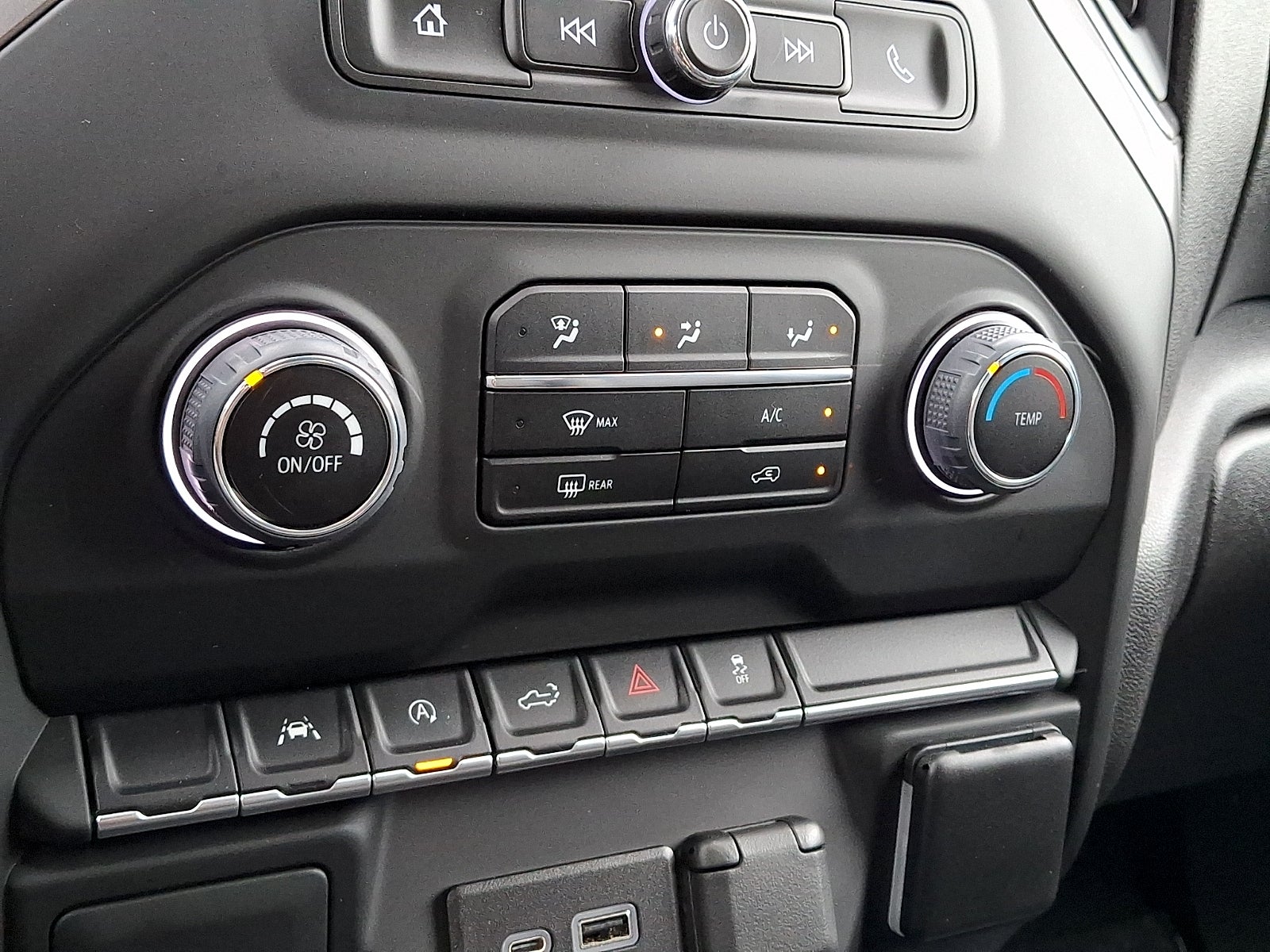 2023 Chevrolet Silverado 1500 4WD Crew Cab Short Bed Custom
