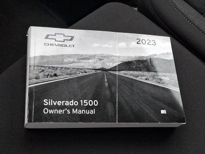 2023 Chevrolet Silverado 1500 4WD Crew Cab Short Bed Custom