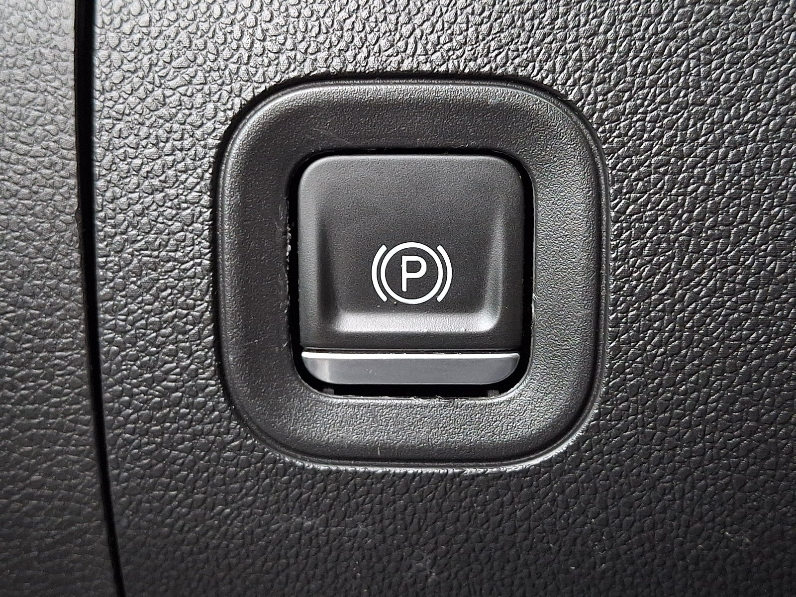 2023 Chevrolet Silverado 1500 4WD Crew Cab Short Bed Custom