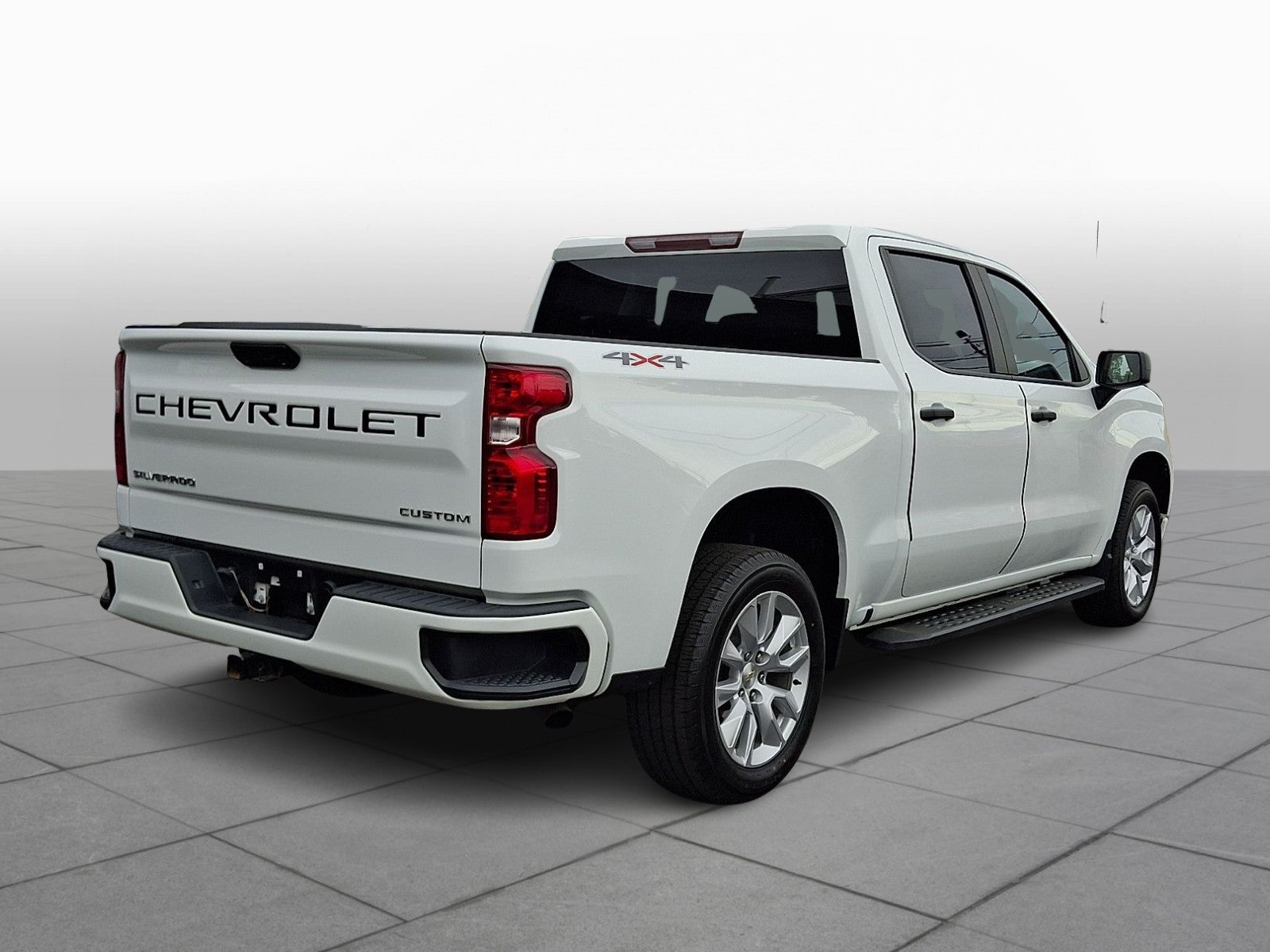 2023 Chevrolet Silverado 1500 4WD Crew Cab Short Bed Custom