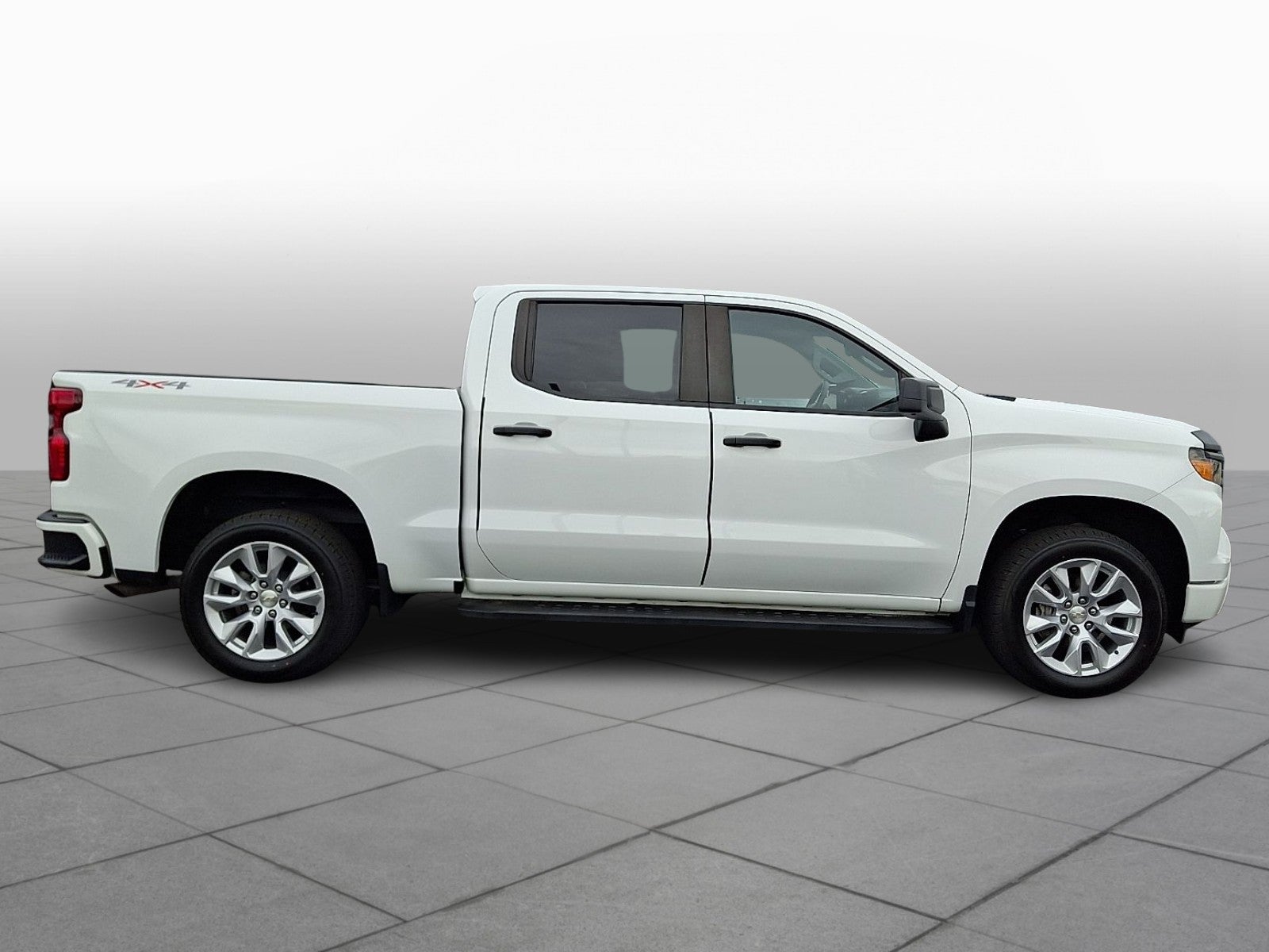 2023 Chevrolet Silverado 1500 4WD Crew Cab Short Bed Custom