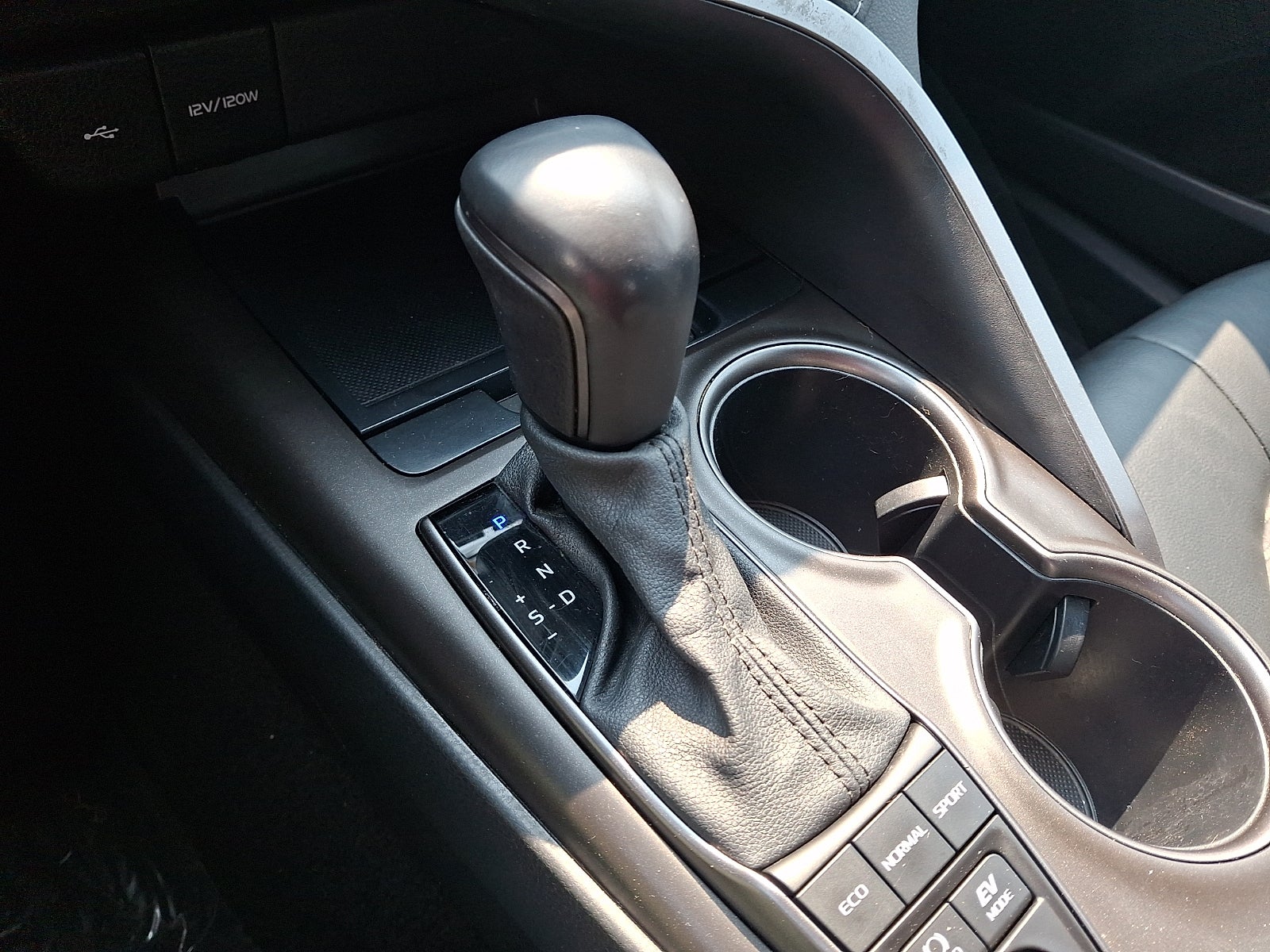 2021 Toyota Camry SE Hybrid