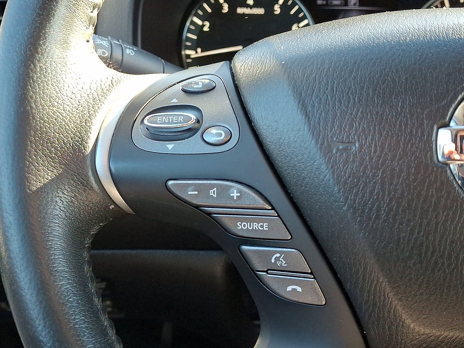 2016 Nissan Pathfinder SL