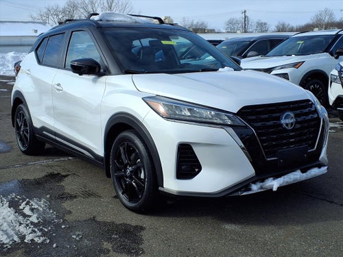 2023 Nissan Kicks SR