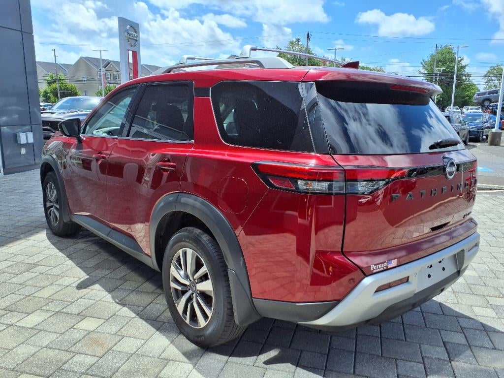 2022 Nissan Pathfinder SL
