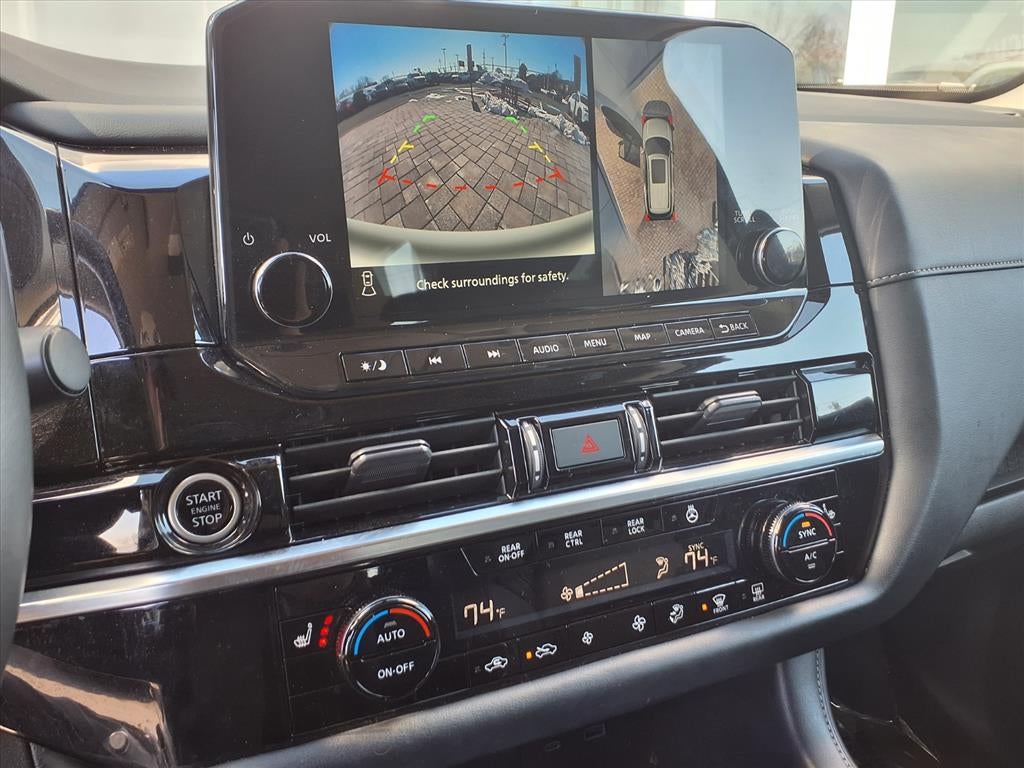 2023 Nissan Pathfinder SL