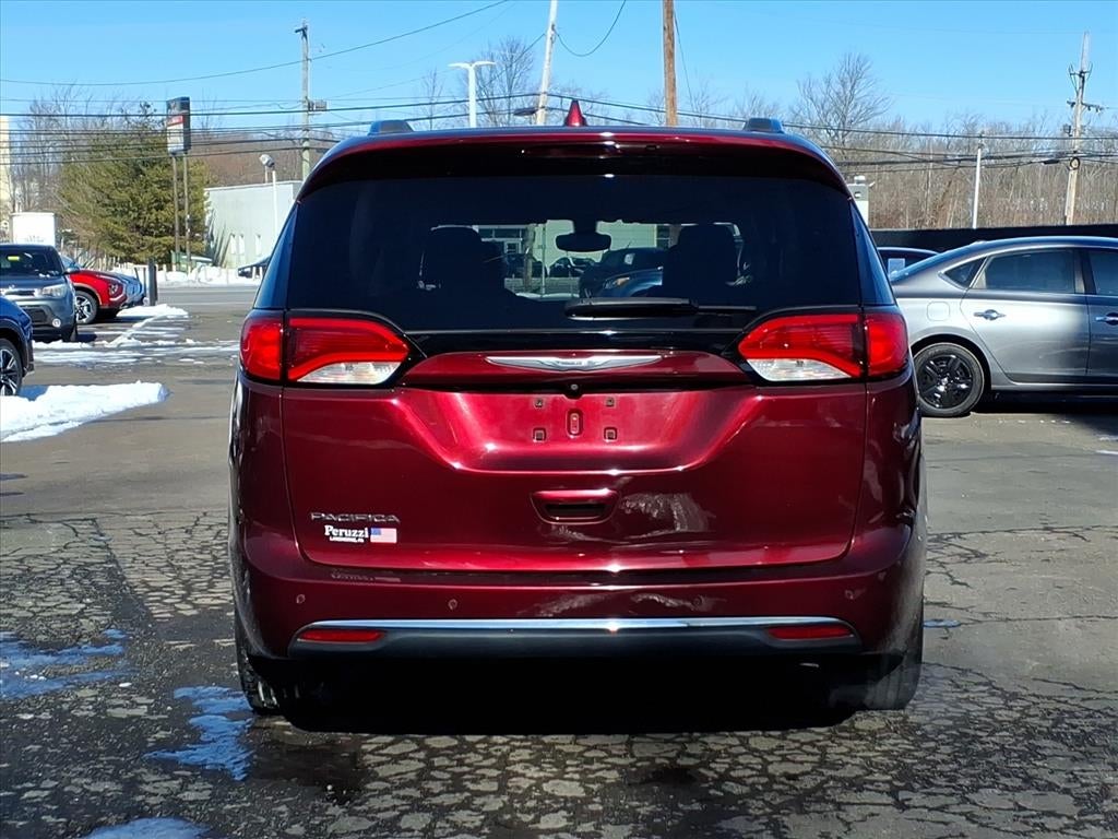 2017 Chrysler Pacifica Touring-L Plus