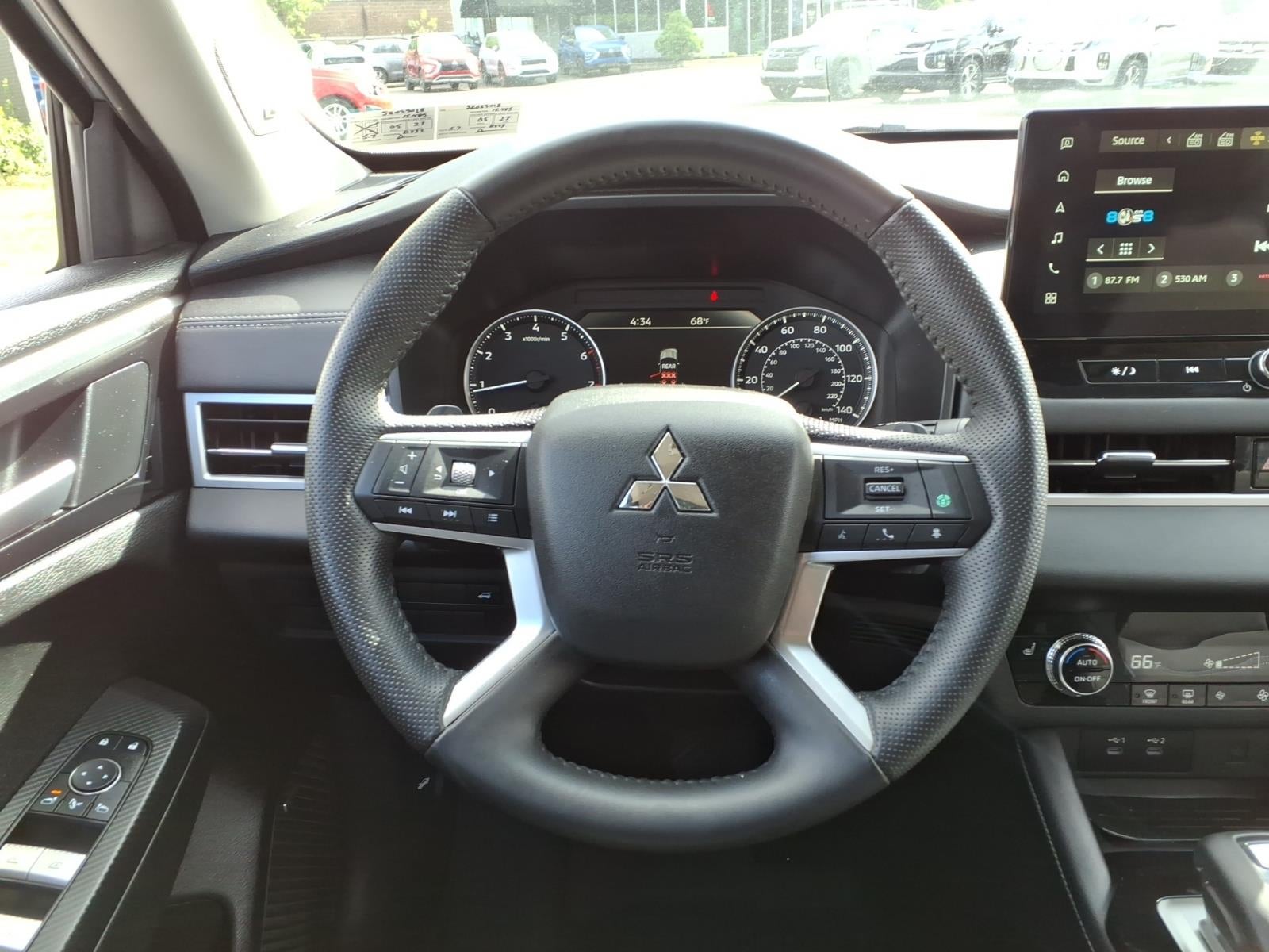 2025 Mitsubishi Outlander SE