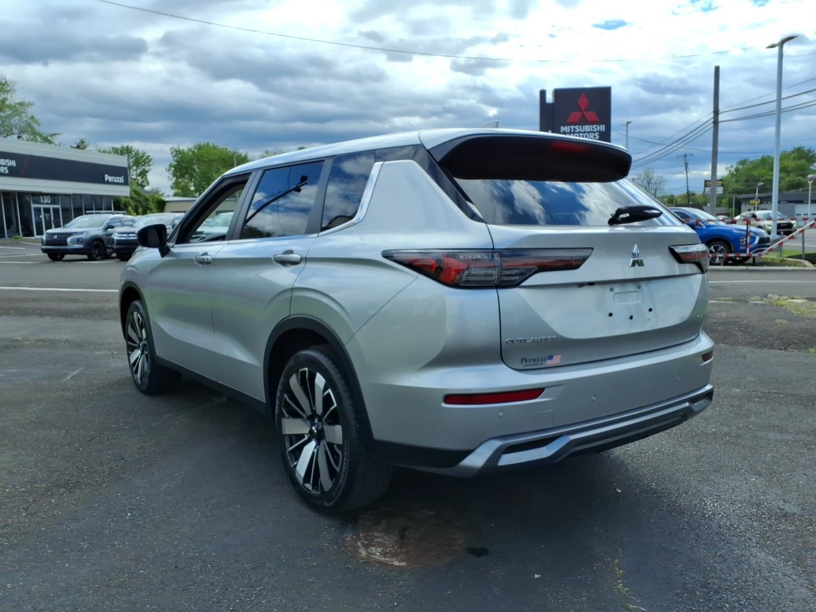 2025 Mitsubishi Outlander SE