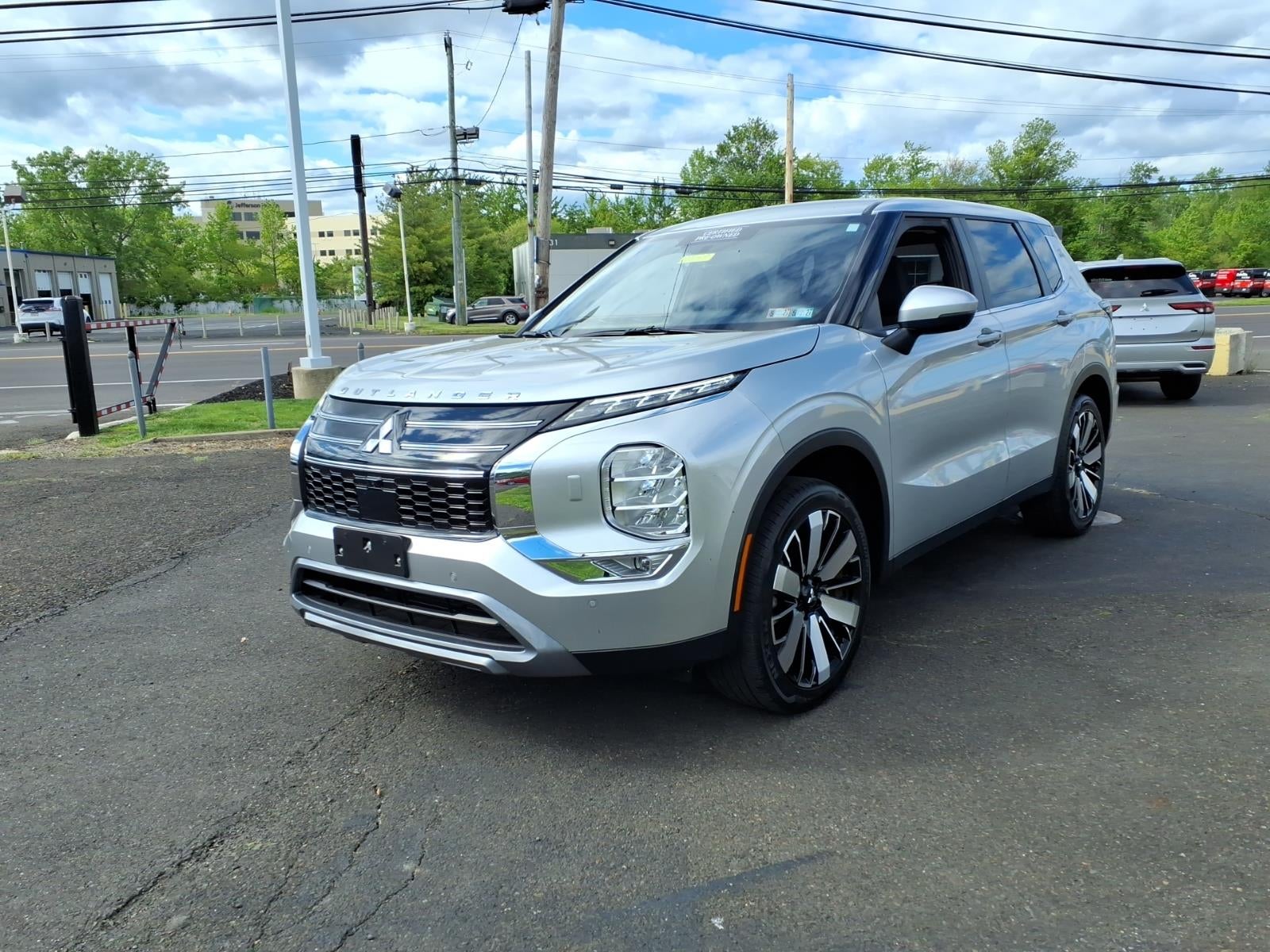 2025 Mitsubishi Outlander SE