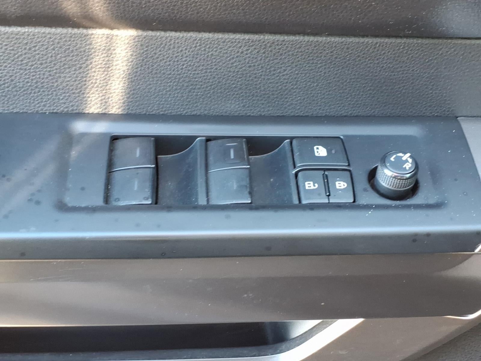 2022 Toyota Tundra 4WD SR5