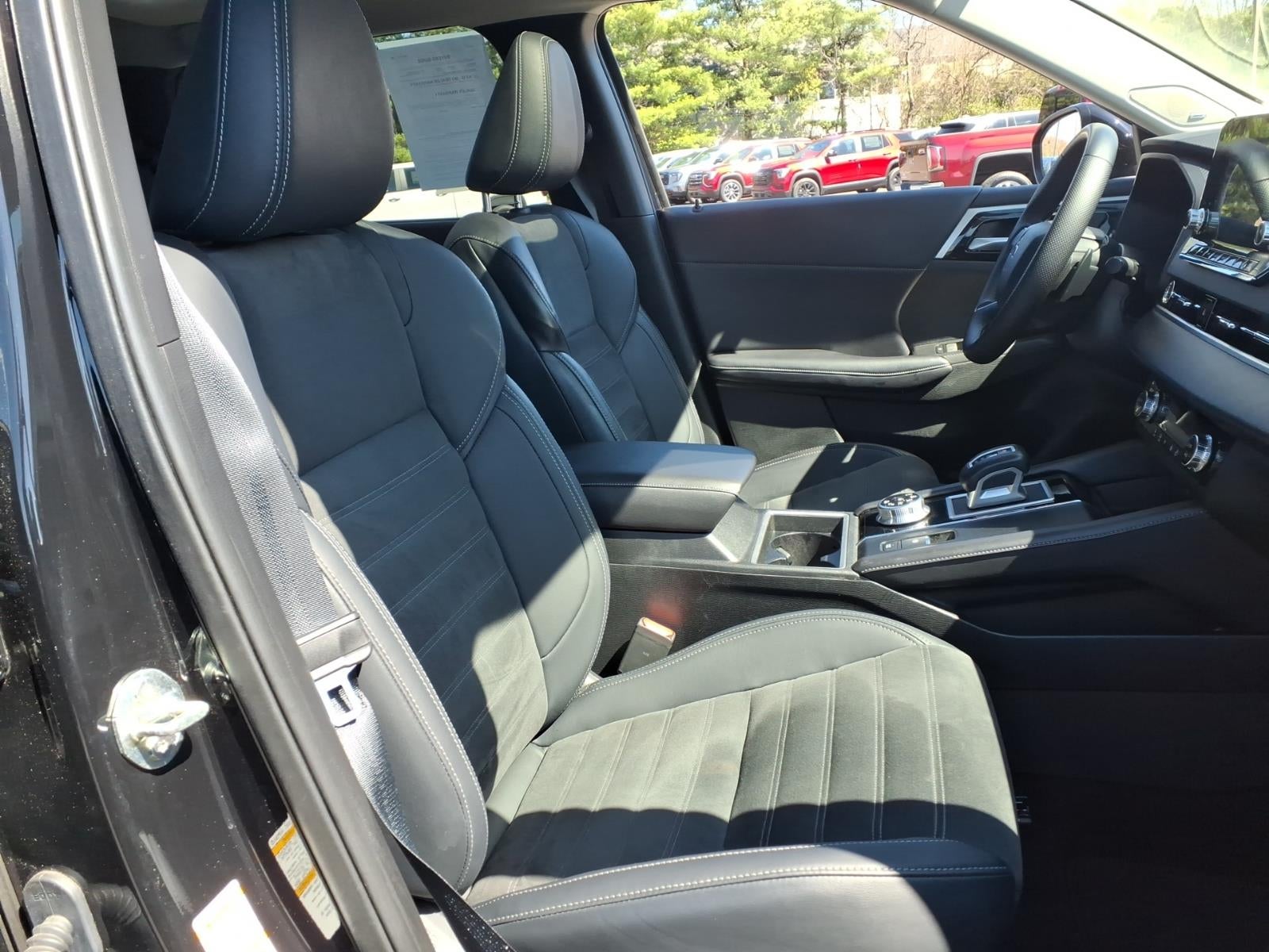 2023 Mitsubishi Outlander SE