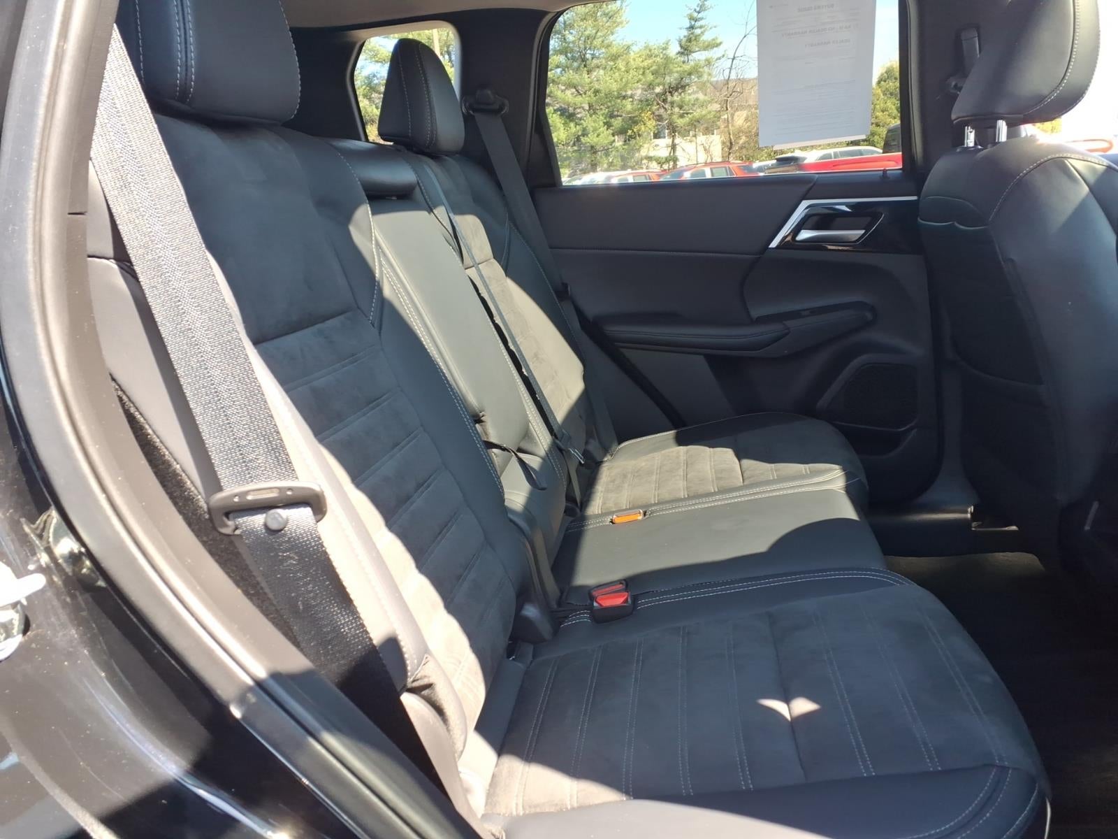 2023 Mitsubishi Outlander SE