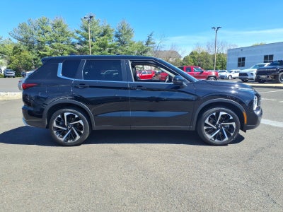 2023 Mitsubishi Outlander SE