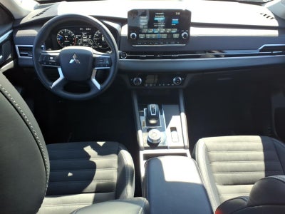 2023 Mitsubishi Outlander SE