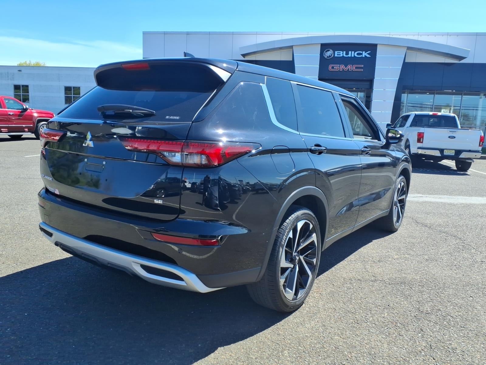 2023 Mitsubishi Outlander SE