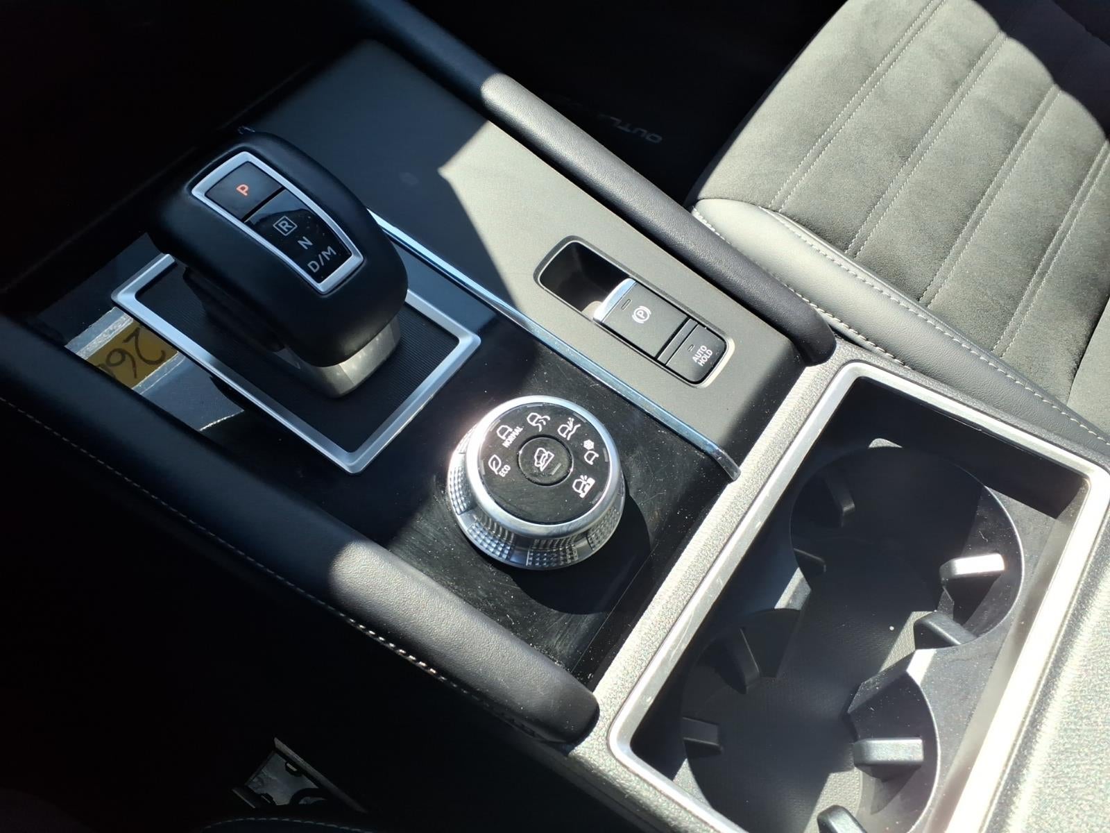 2023 Mitsubishi Outlander SE