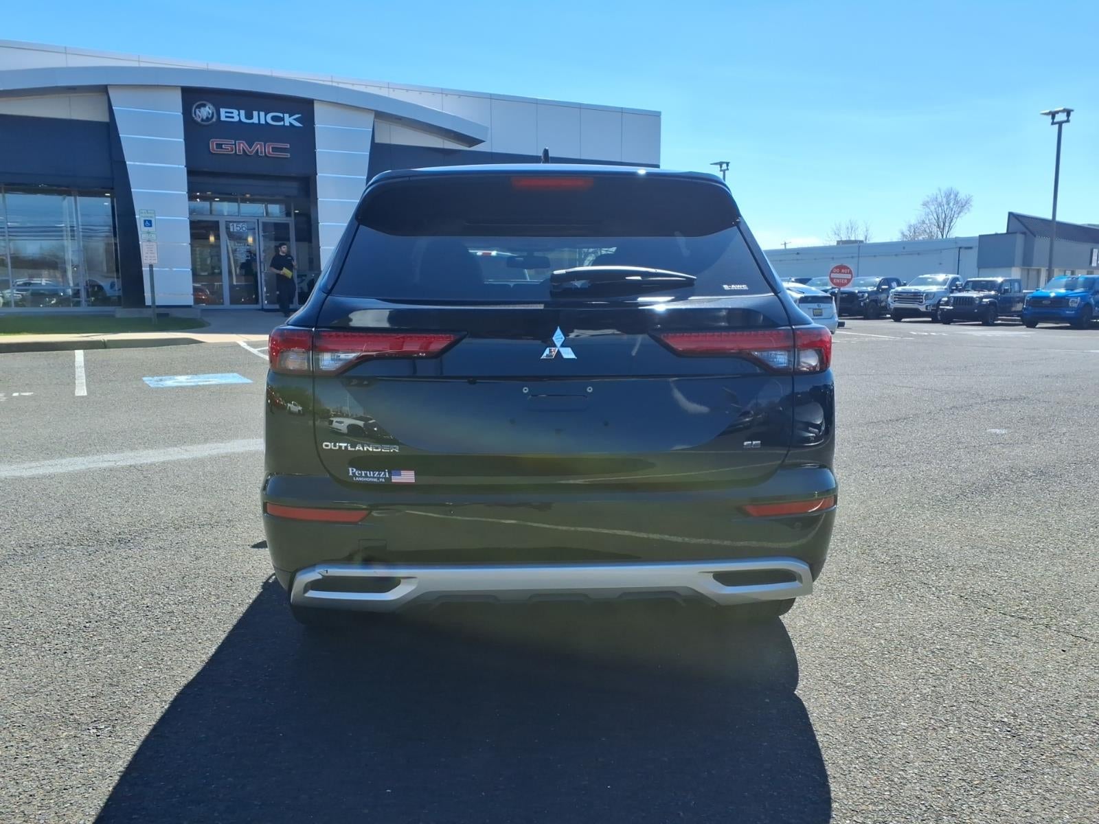 2023 Mitsubishi Outlander SE