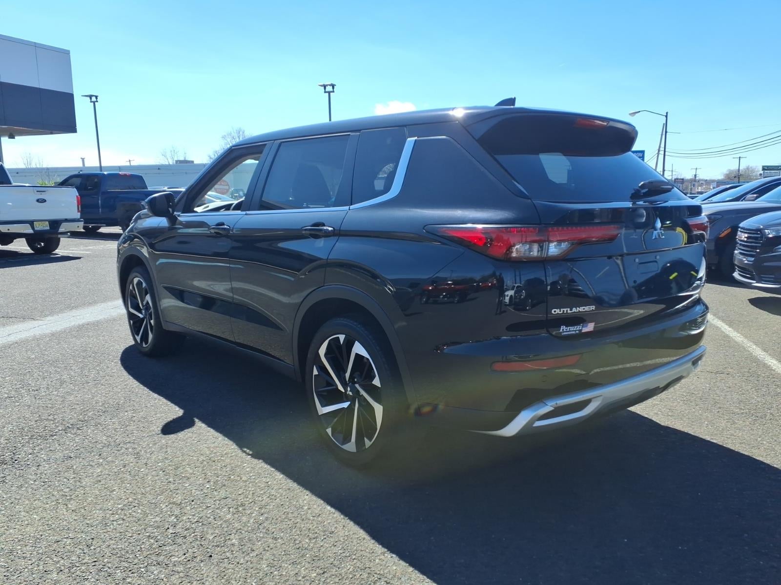 2023 Mitsubishi Outlander SE