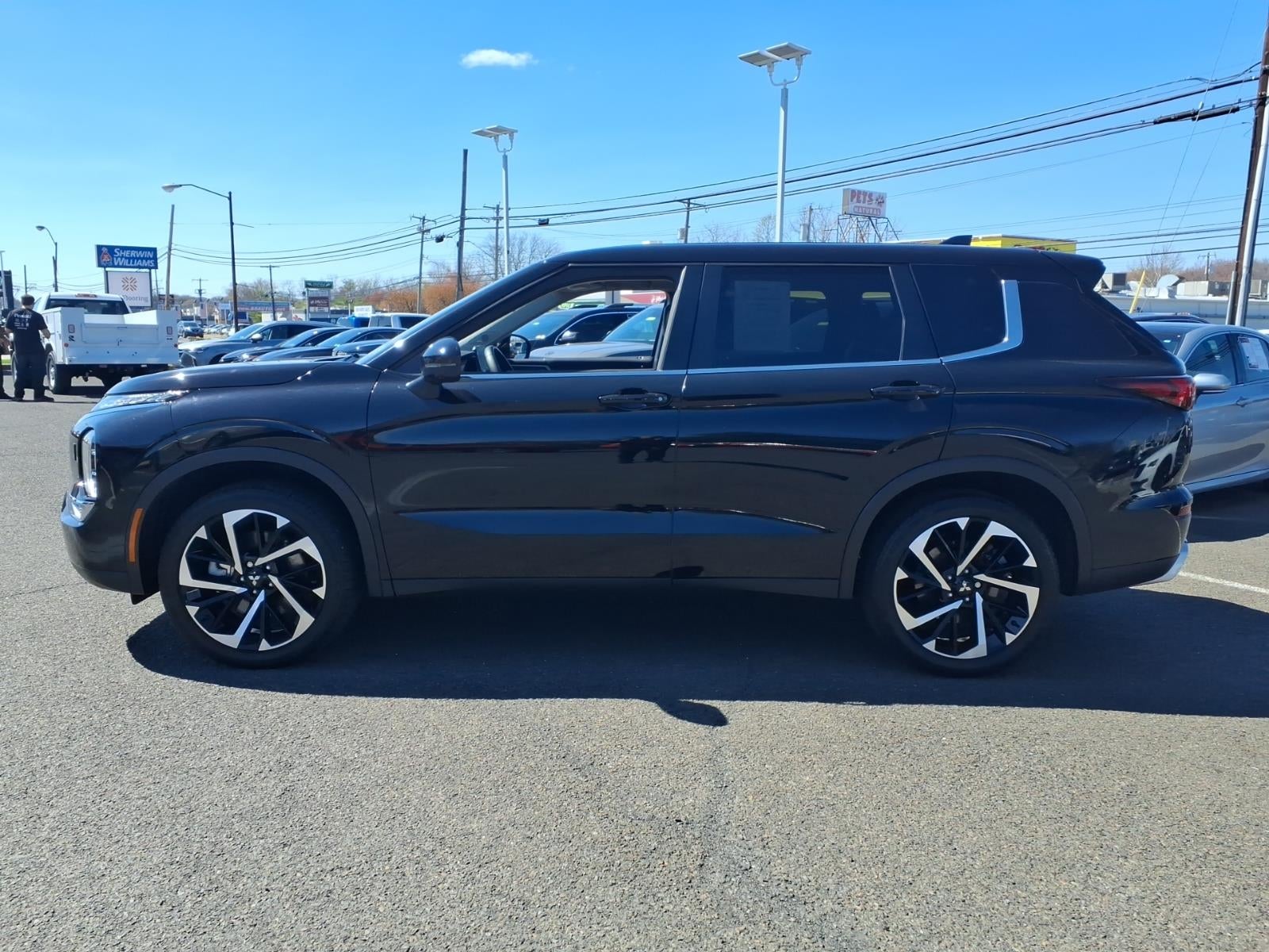 2023 Mitsubishi Outlander SE