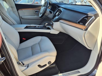2021 Volvo XC90 Momentum