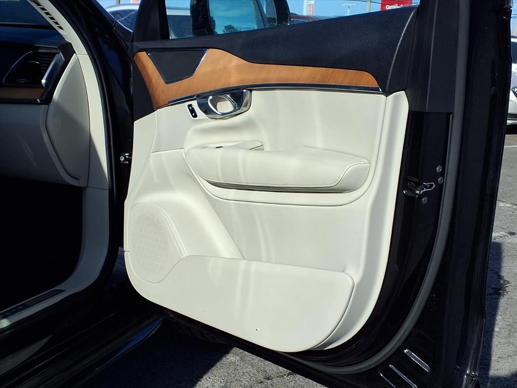 2021 Volvo XC90 Momentum