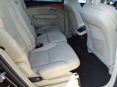 2021 Volvo XC90 Momentum
