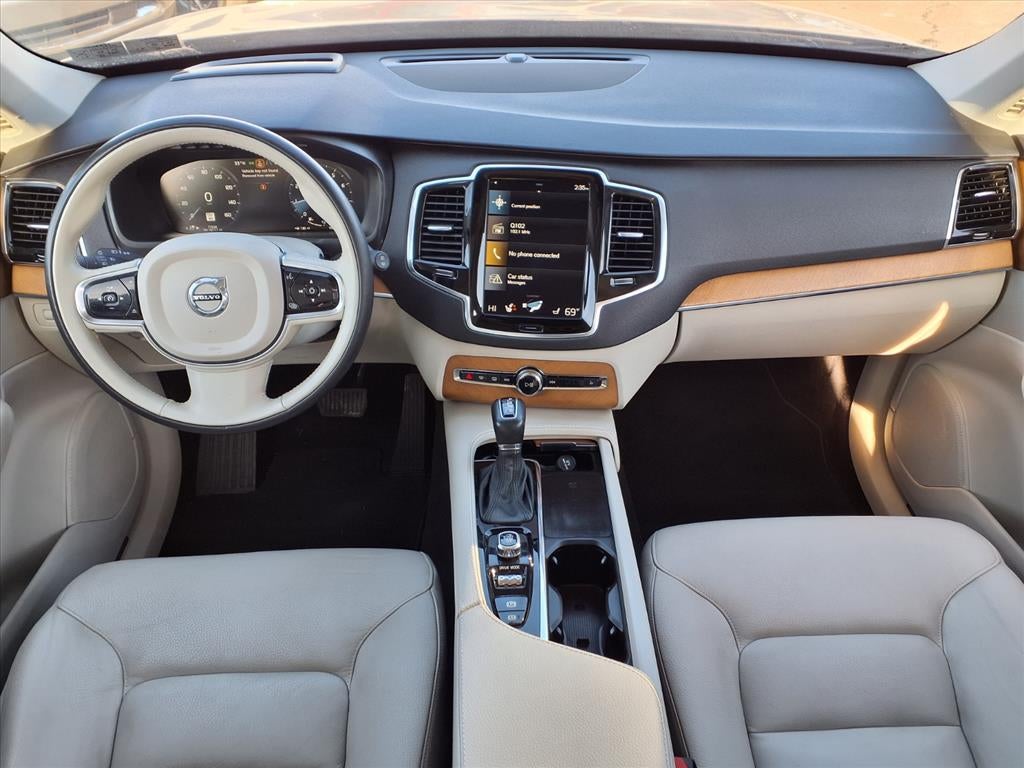 2021 Volvo XC90 Momentum