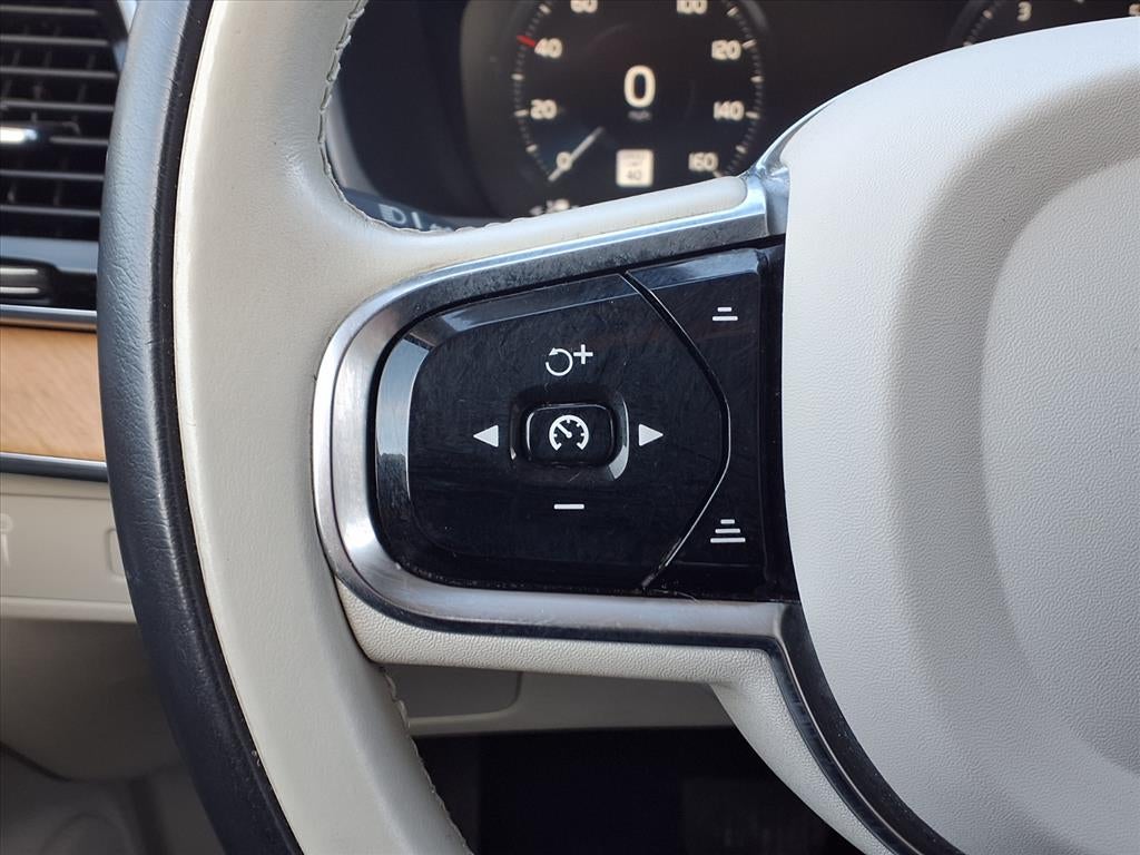 2021 Volvo XC90 Momentum