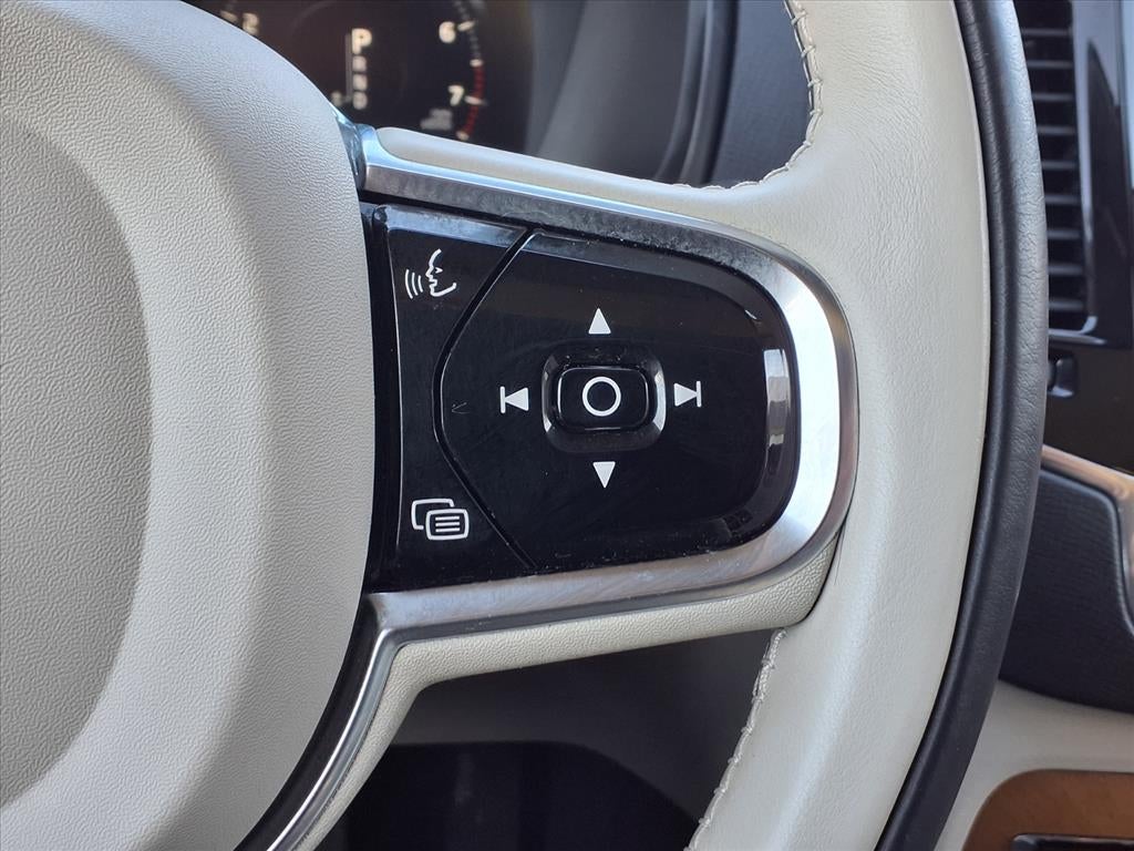 2021 Volvo XC90 Momentum